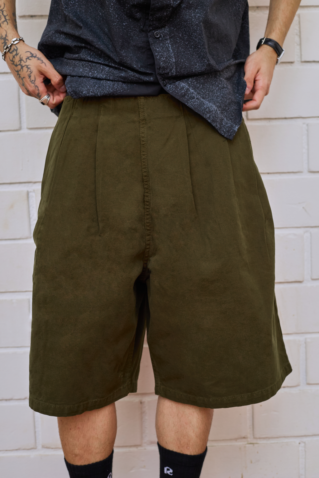 WIDE CANVAS SHORTS - OLIVE GREEN